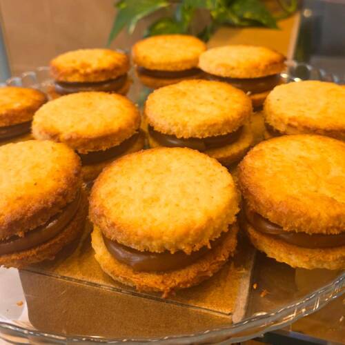 Alfajores de coco y dulce de leche