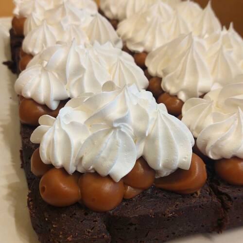 Brownie con dulce de leche y merengue